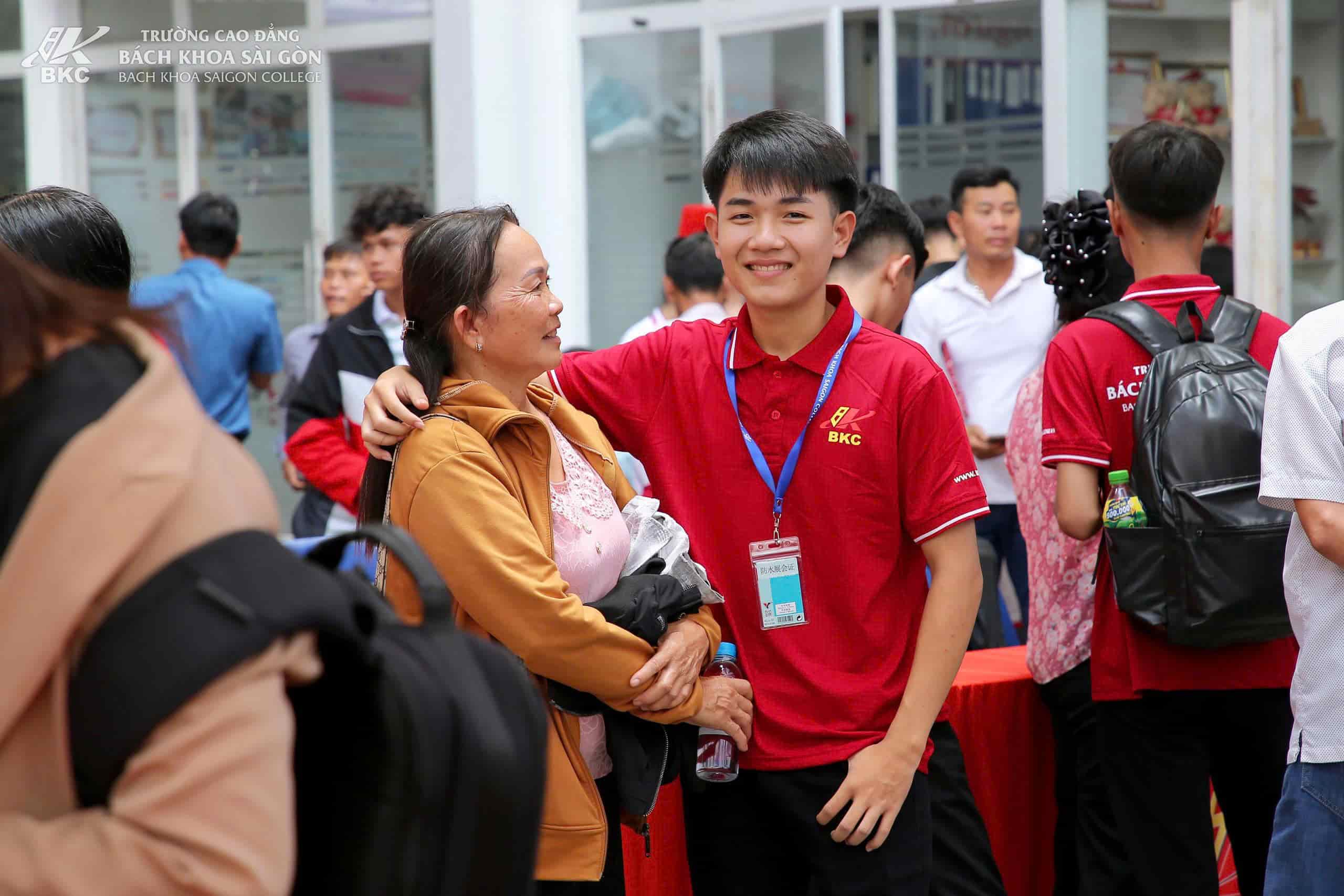 Phụ huynh đồng hành và tự hào cùng con